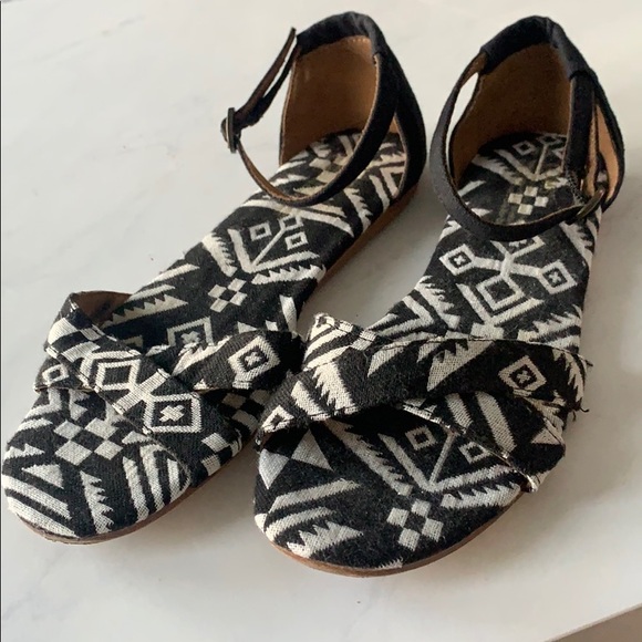Toms strappy sandals - Size 10 - Picture 3 of 3